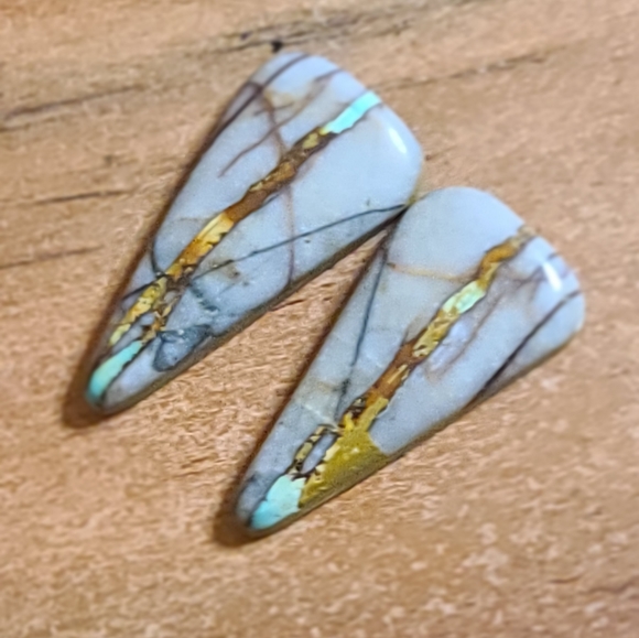 PAIR OF RARE BOULDER ROYSTON RIBBON TEARDROP CABOCHONS STUNNING! - Picture 4 of 7